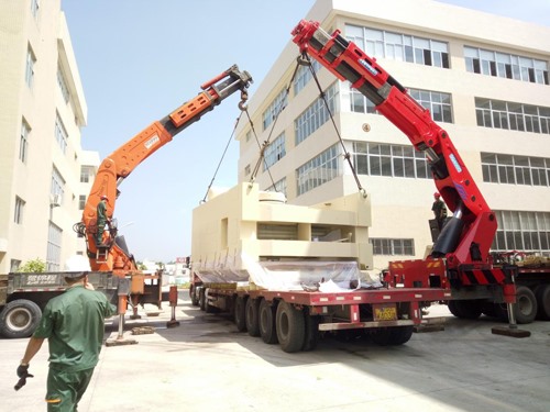 大型沖床在起重吊裝時(shí)需要注意哪些事項(xiàng)？