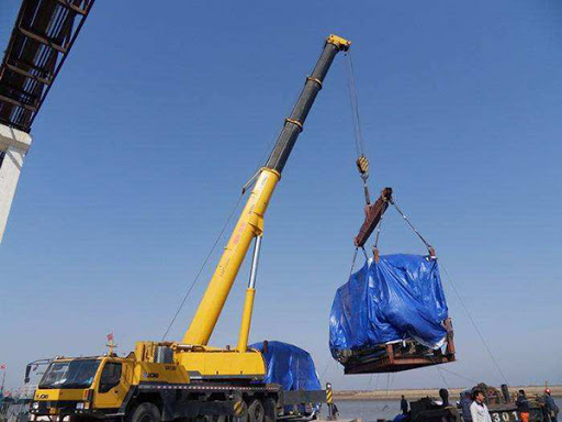 大件設(shè)備吊裝時(shí)應(yīng)該怎樣避免高空墜落。